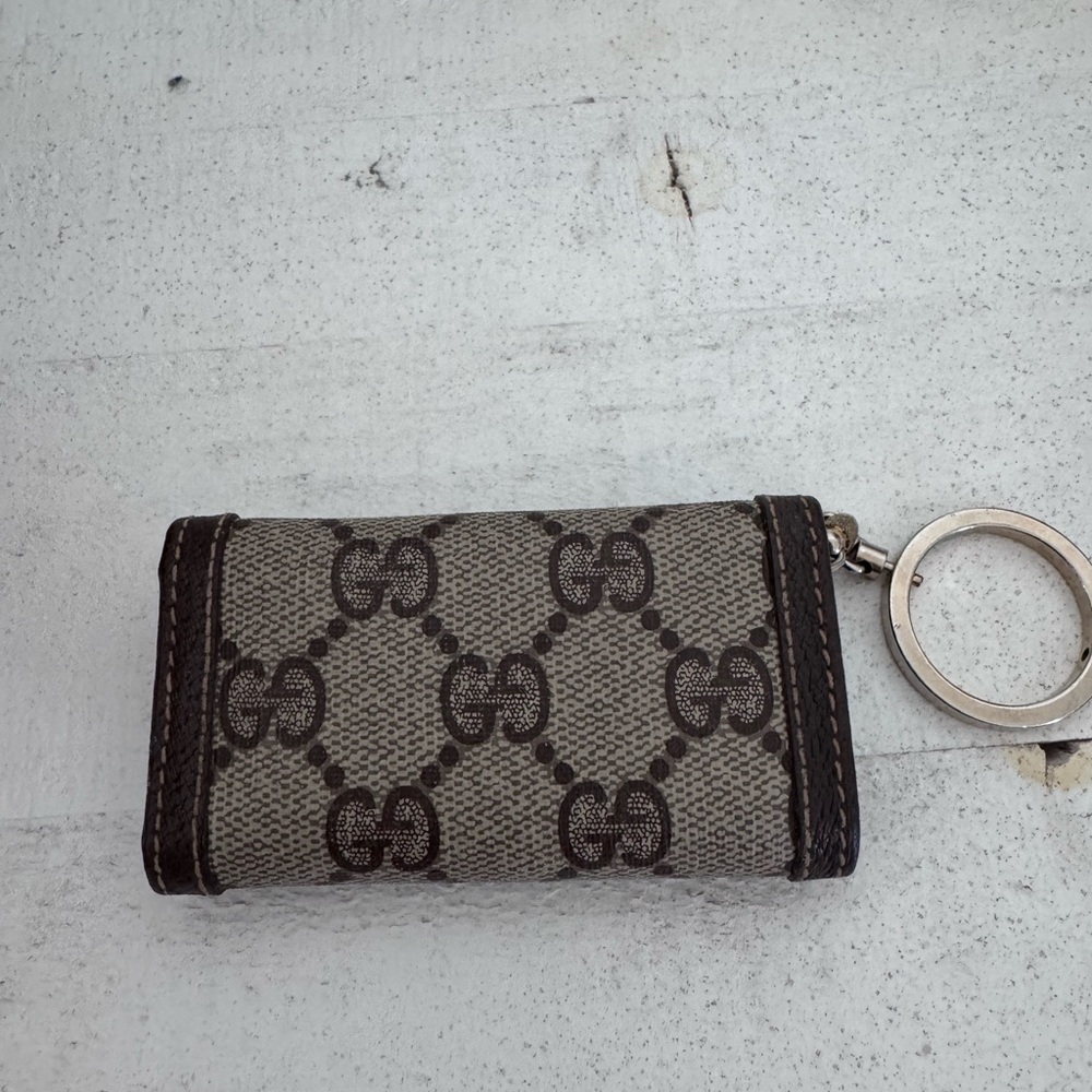 Gucci Brown GG Supreme Canvas Key Case with Gold Hardware - Picture 4 of 4